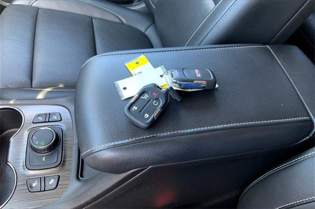 2023 GMC Acadia Vehicle Photo in TOPEKA, KS 66609-0000