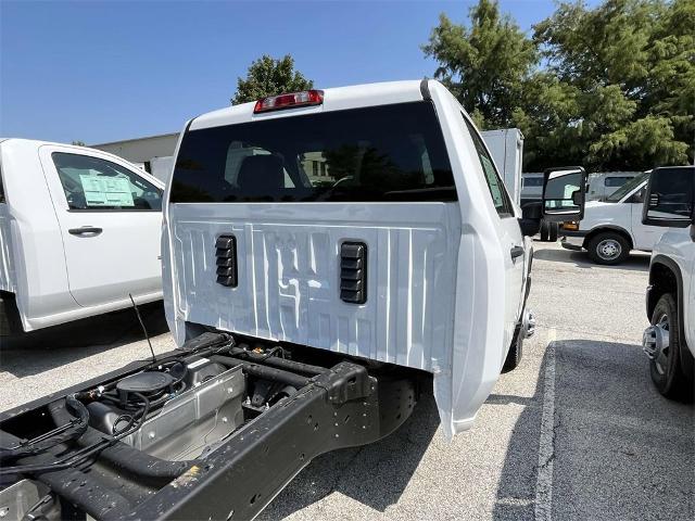 2024 Chevrolet Silverado 3500 HD Chassis Cab Vehicle Photo in ALCOA, TN 37701-3235