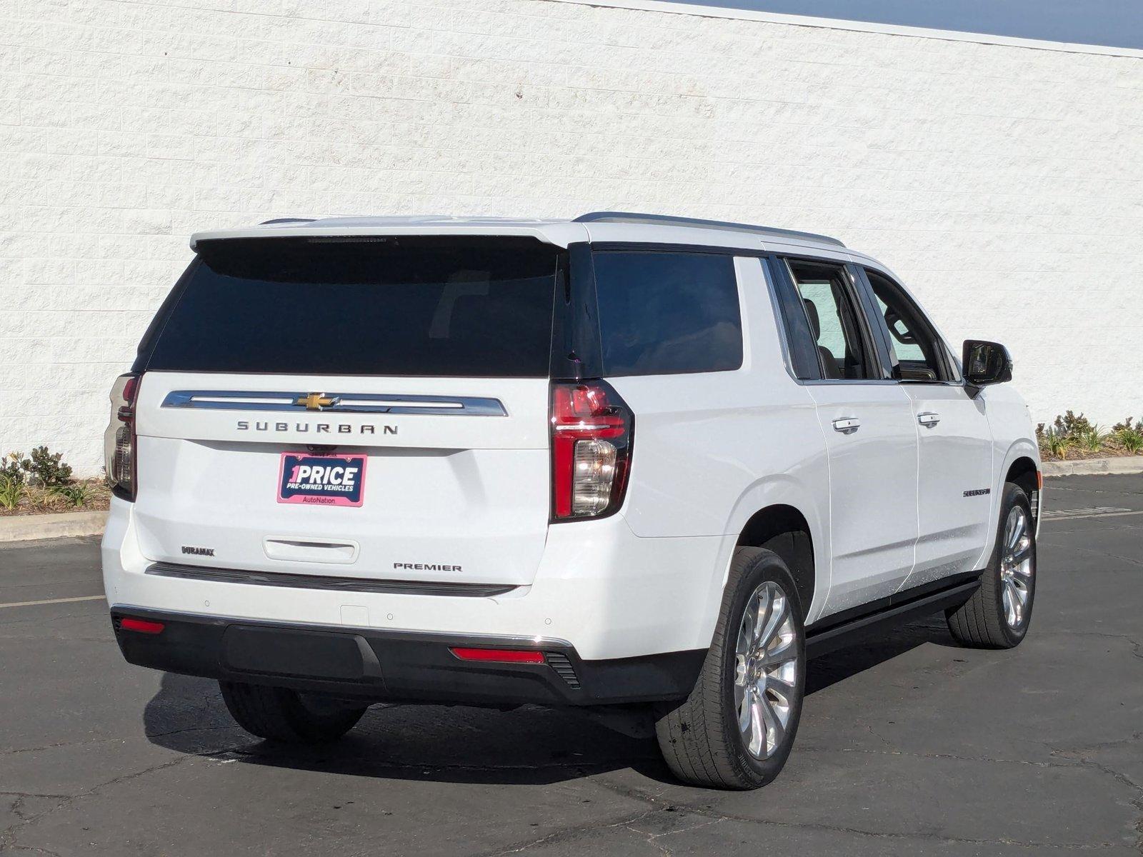 2022 Chevrolet Suburban Vehicle Photo in VALENCIA, CA 91355-1705