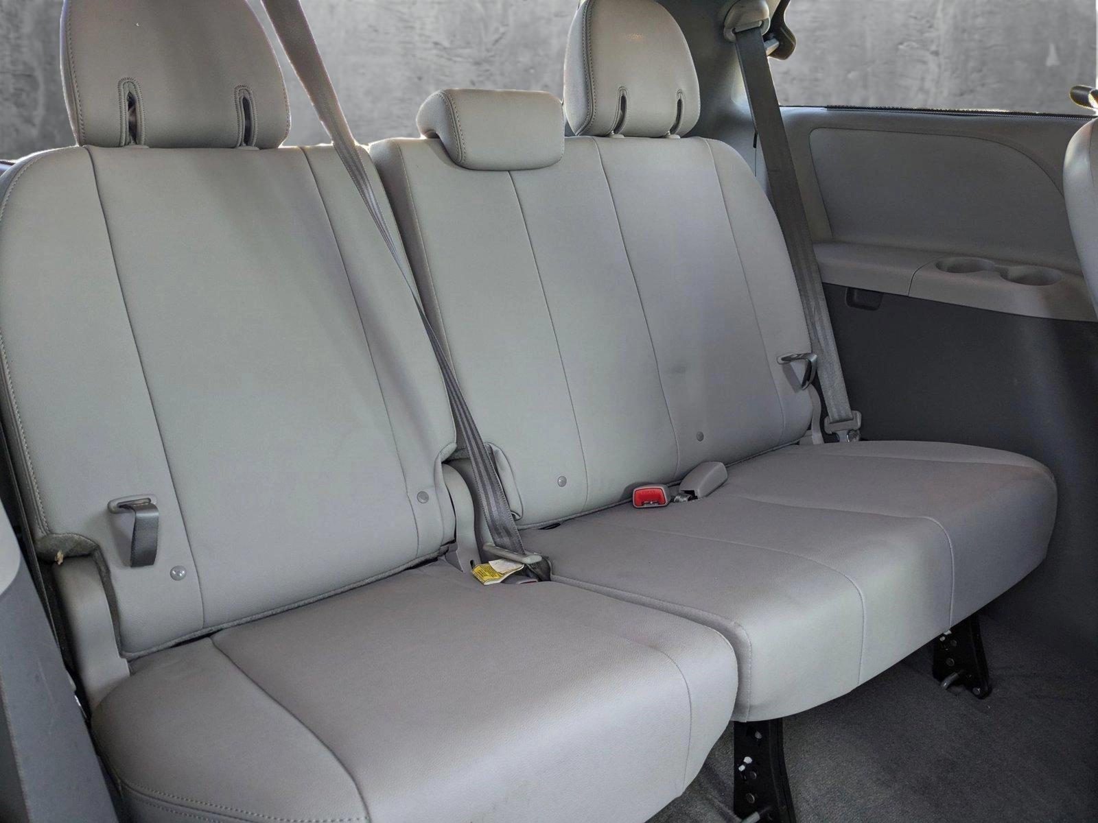 2018 Toyota Sienna Vehicle Photo in VALENCIA, CA 91355-1705