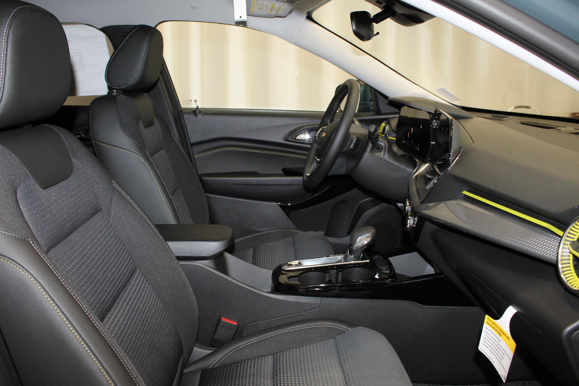 2025 Chevrolet Trax Vehicle Photo in NORTHAMPTON, MA 01060-1120