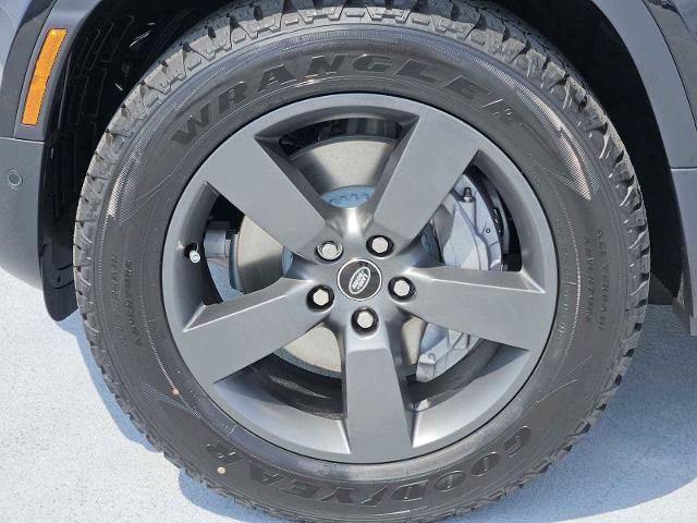 2025 Defender Vehicle Photo in AUSTIN, TX 78717
