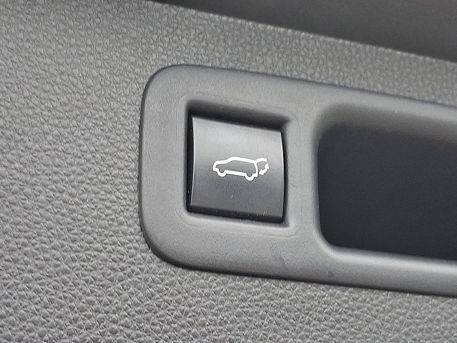 2021 Toyota Highlander Vehicle Photo in Trevose, PA 19053