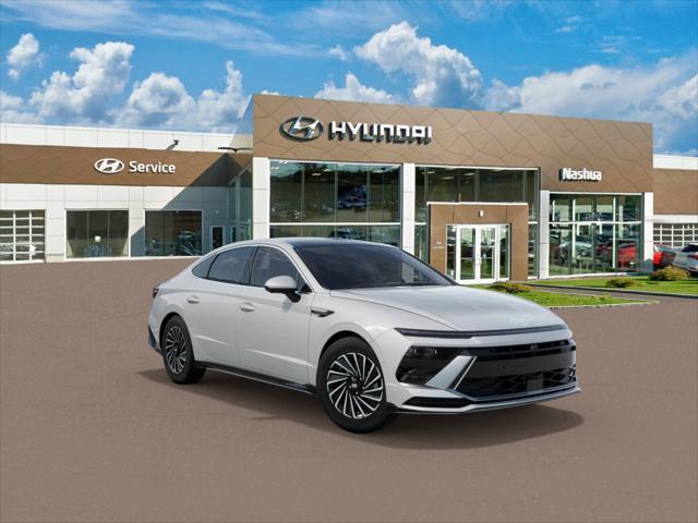 2025 Hyundai SONATA Hybrid Vehicle Photo in Nashua, NH 03060