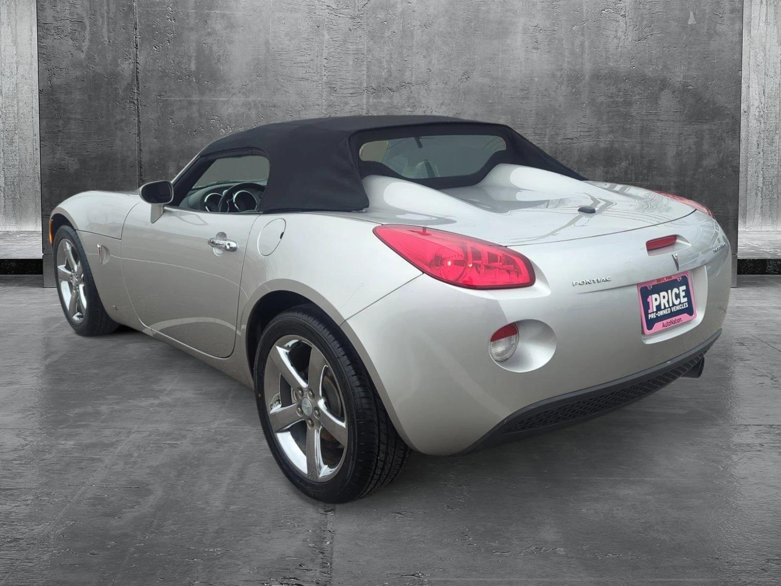 2006 Pontiac Solstice Vehicle Photo in Memphis, TN 38133