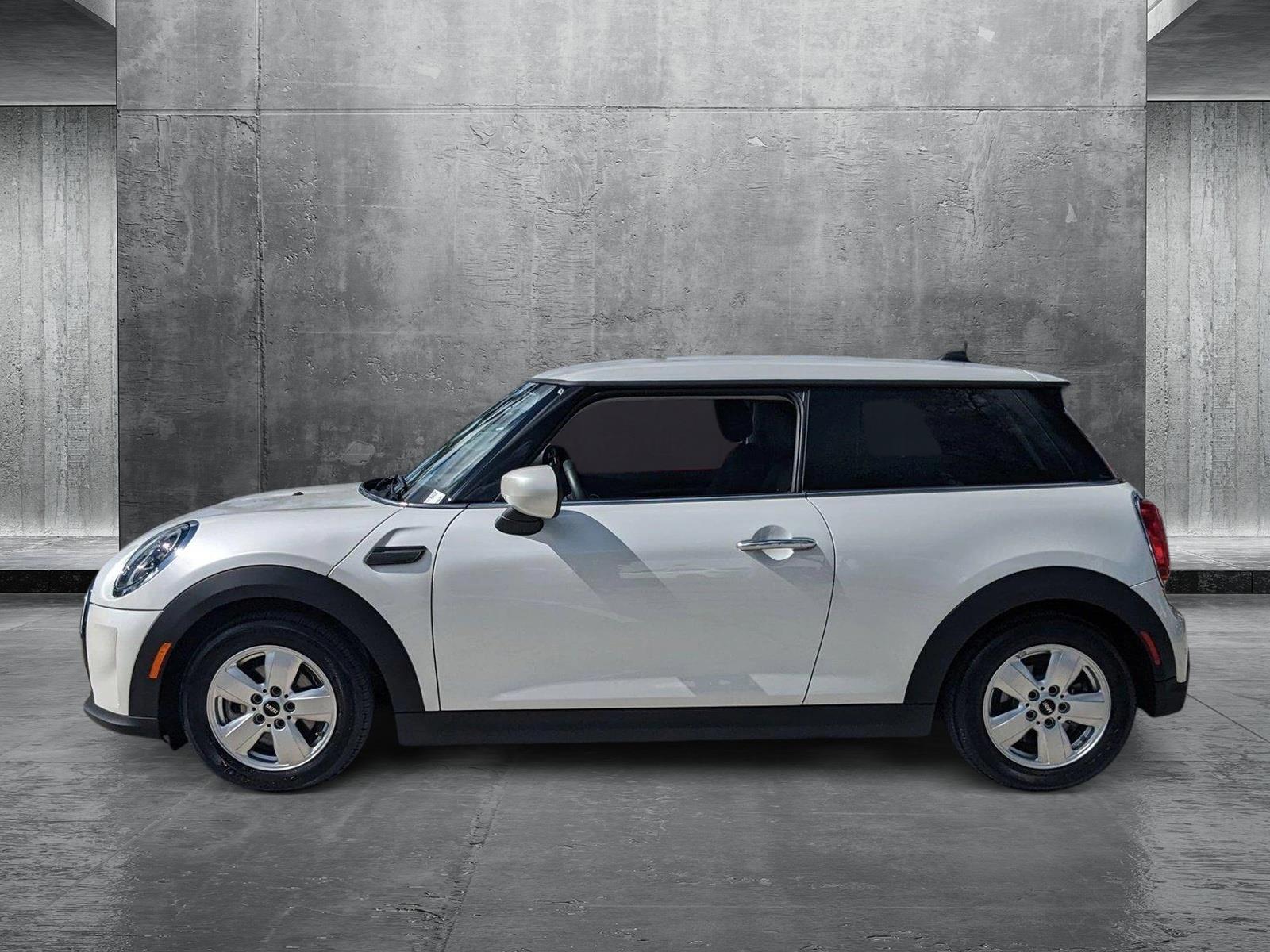 2024 MINI Cooper Hardtop 2 Door Vehicle Photo in Coconut Creek, FL 33073