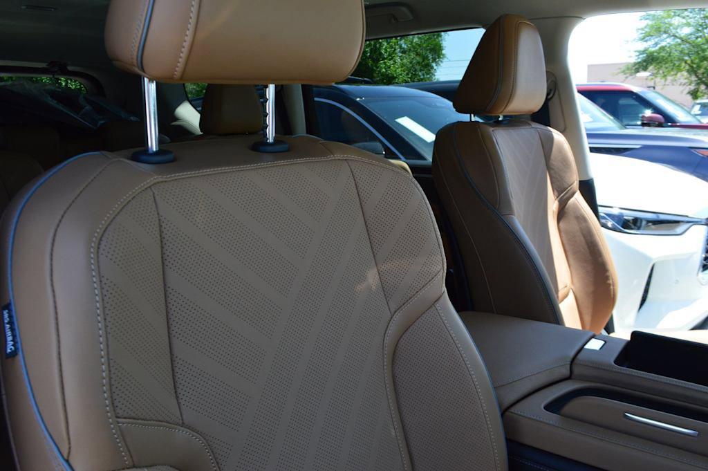 2025 INFINITI QX80 Vehicle Photo in Houston, TX 77090