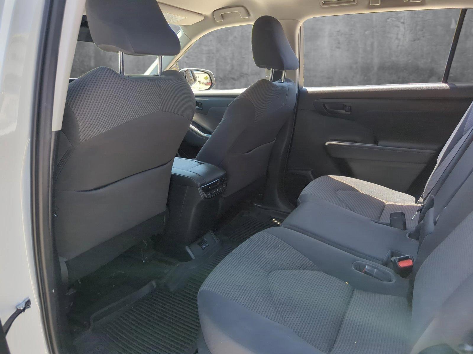 2022 Toyota Highlander Vehicle Photo in Pembroke Pines, FL 33027