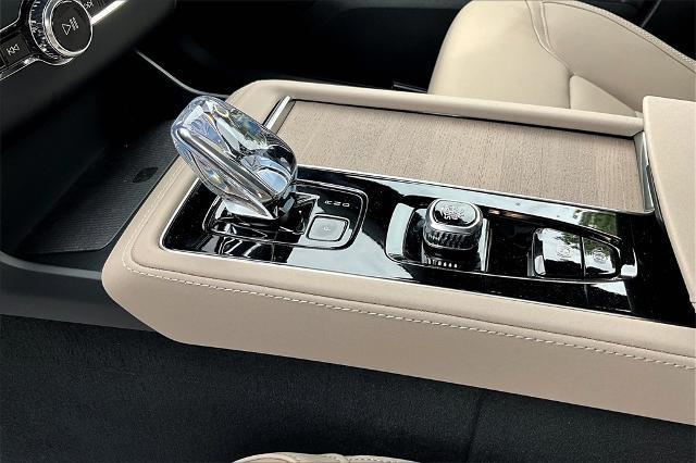 2025 Volvo XC90 Vehicle Photo in Houston, TX 77007