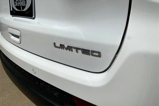 2023 Jeep Compass Vehicle Photo in KANSAS CITY, MO 64114-4545