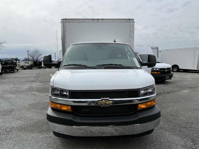 2023 Chevrolet Express Cutaway 3500 Vehicle Photo in ALCOA, TN 37701-3235