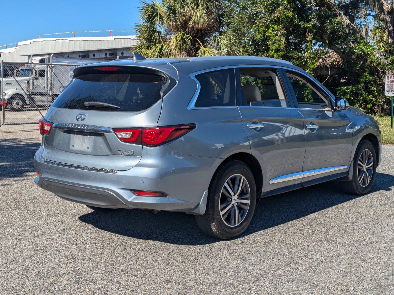 2017 INFINITI QX60 Vehicle Photo in Sarasota, FL 34231