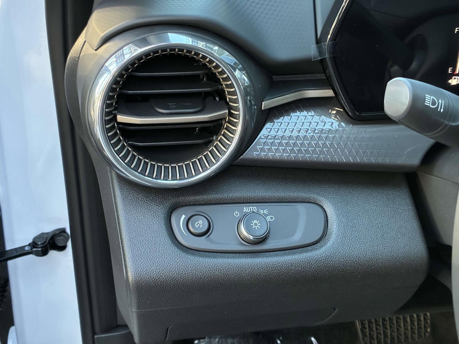 2025 Chevrolet Trax Vehicle Photo in LOS ANGELES, CA 90007-3794