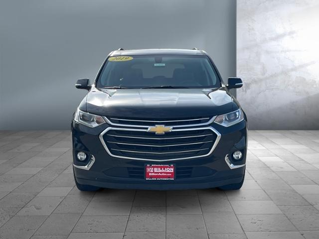 Used 2019 Chevrolet Traverse 3LT with VIN 1GNEVHKW0KJ155689 for sale in Iowa City, IA