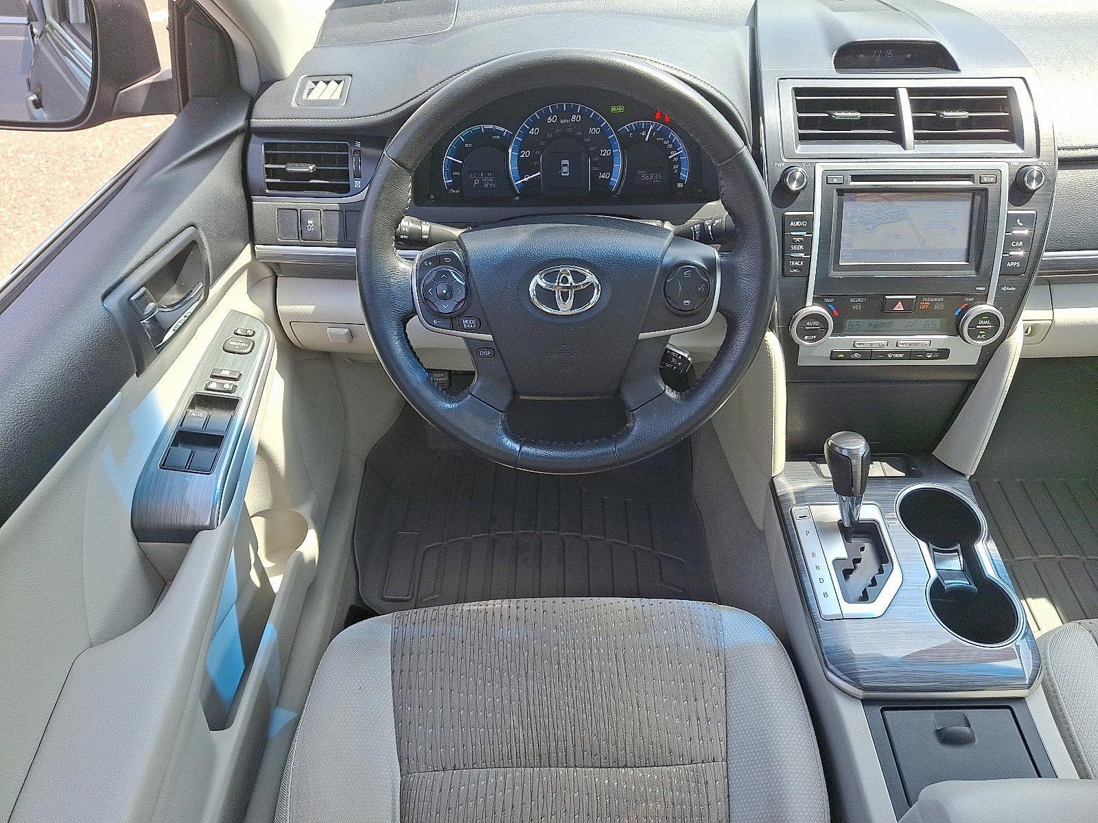 2013 Toyota Camry Hybrid Vehicle Photo in Trevose, PA 19053