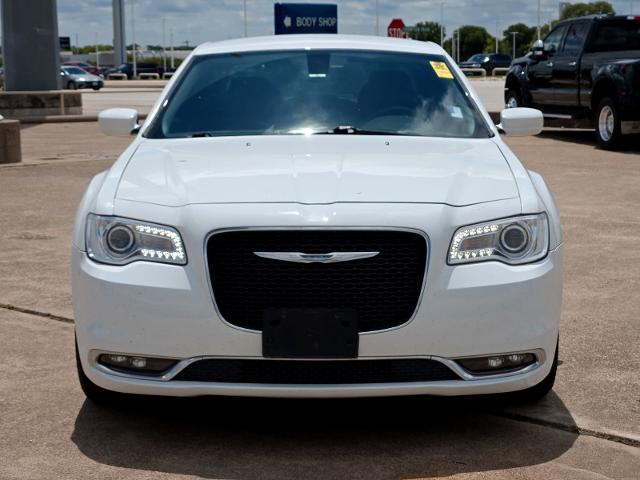 2018 Chrysler 300 Vehicle Photo in Weatherford, TX 76087