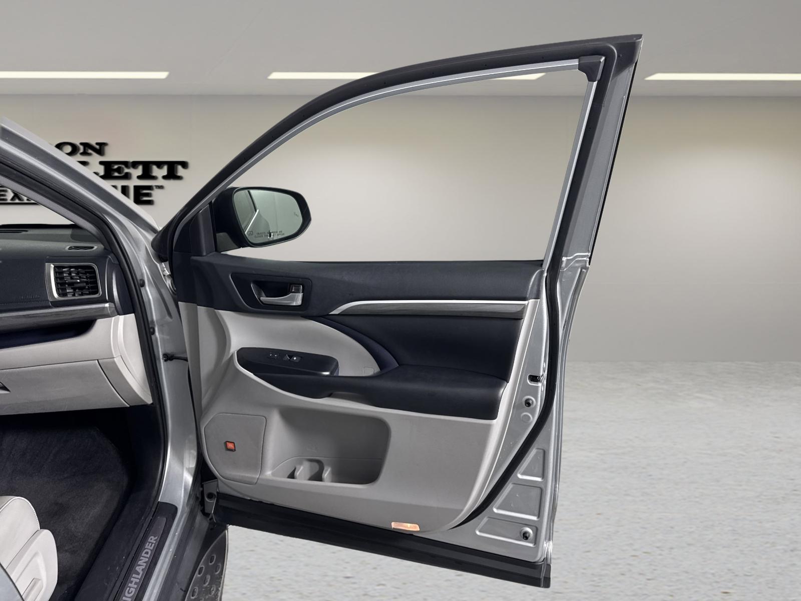 2019 Toyota Highlander Vehicle Photo in GEORGETOWN, TX 78626-7508