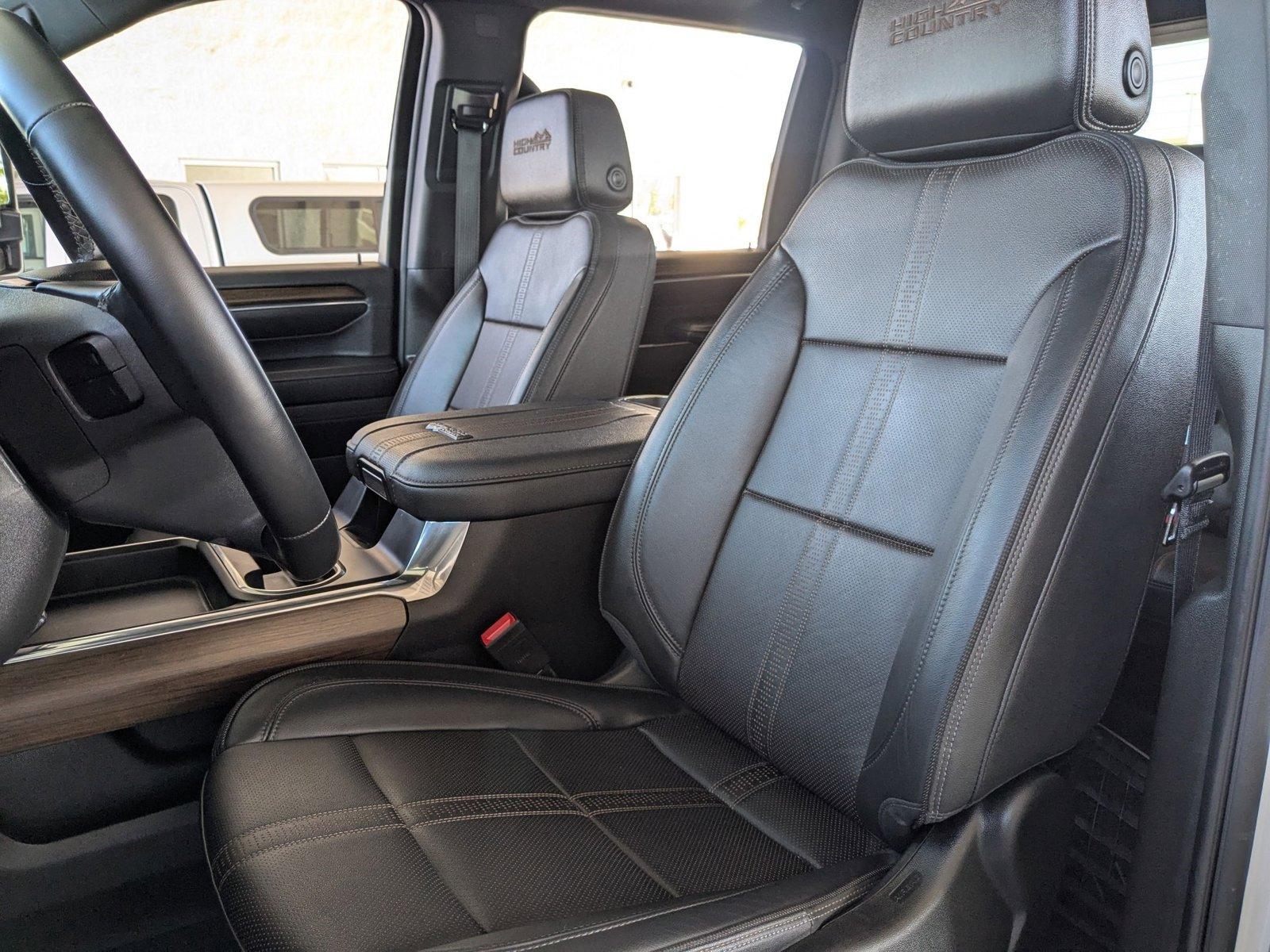 2024 Chevrolet Silverado 2500 HD Vehicle Photo in VALENCIA, CA 91355-1705