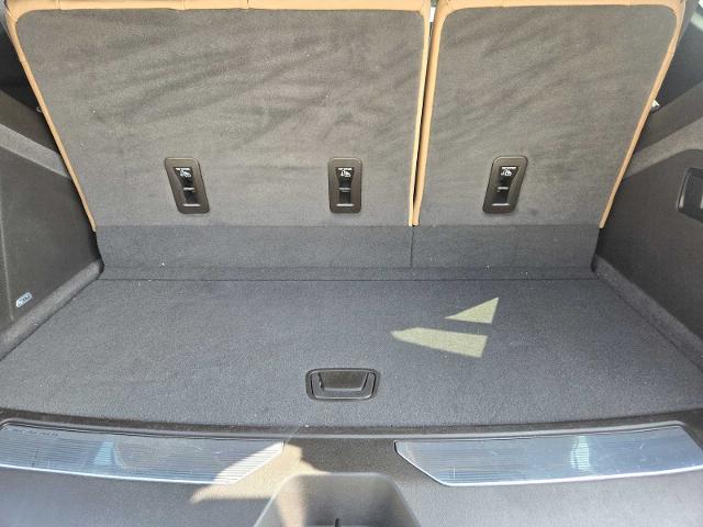 2022 Cadillac Escalade Vehicle Photo in DENTON, TX 76210-9321