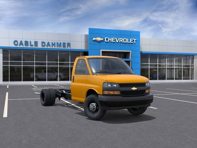 2025 Chevrolet Express Commercial Cutaway Vehicle Photo in TOPEKA, KS 66609-0000