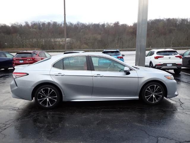 2018 Toyota Camry Vehicle Photo in ZELIENOPLE, PA 16063-2910