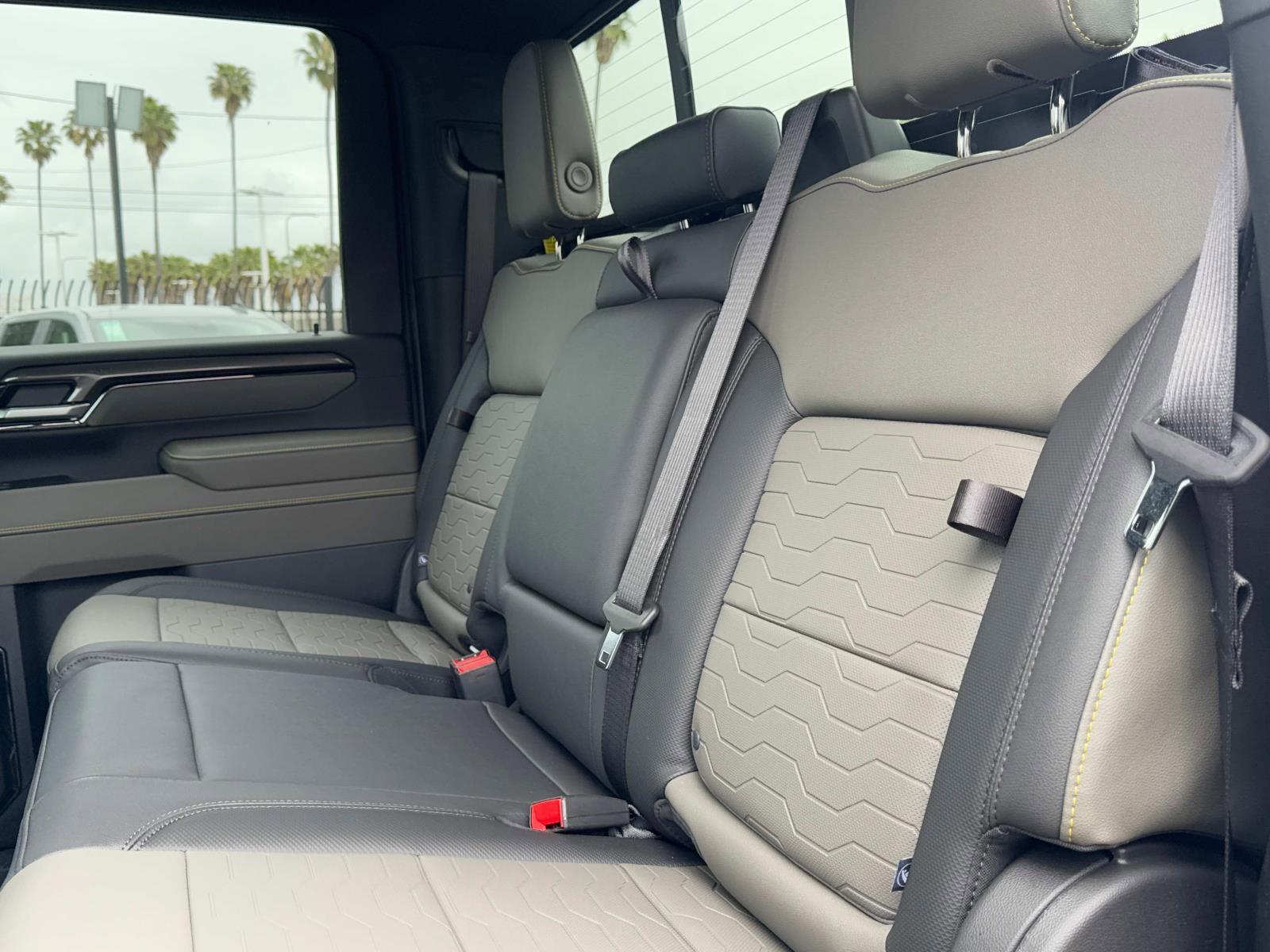 2025 Chevrolet Silverado 2500 HD Vehicle Photo in LOS ANGELES, CA 90007-3794