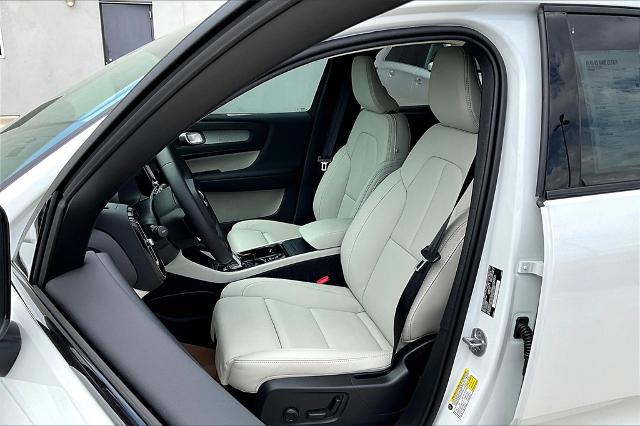 2025 Volvo XC40 Vehicle Photo in Grapevine, TX 76051