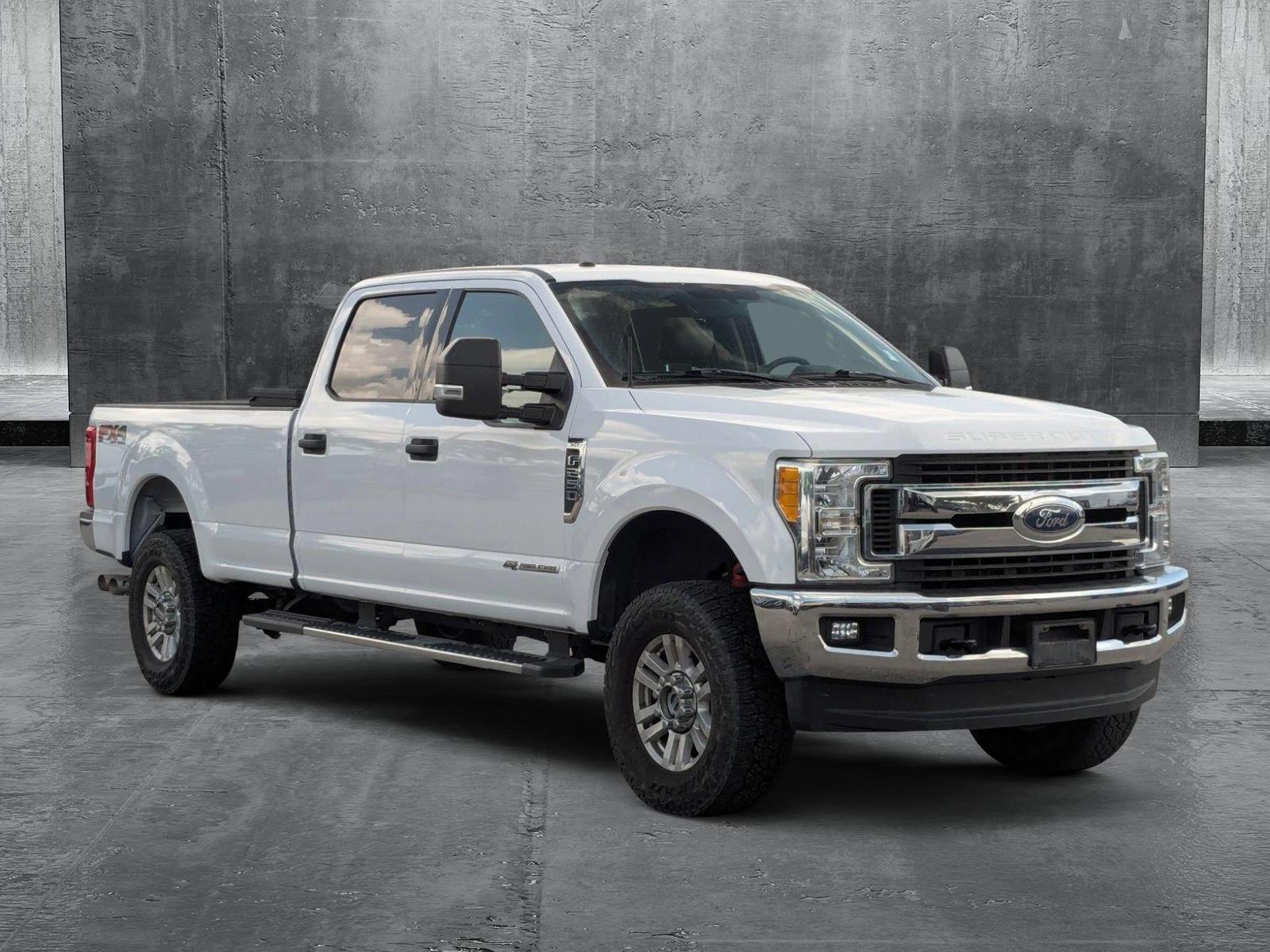 2017 Ford Super Duty F-250 SRW Vehicle Photo in St. Petersburg, FL 33713