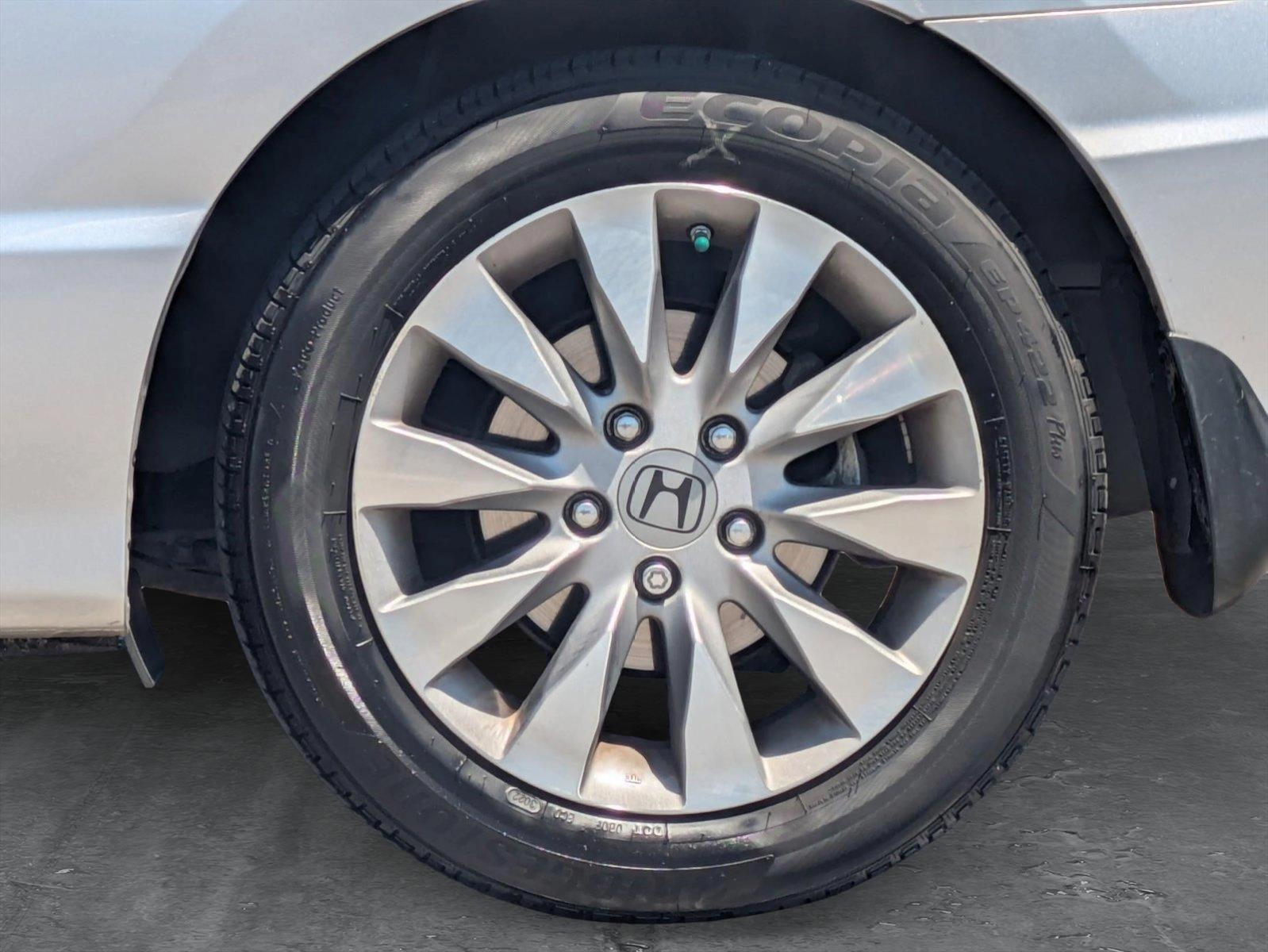 2010 Honda Civic Coupe Vehicle Photo in Valencia, CA 91355-1794