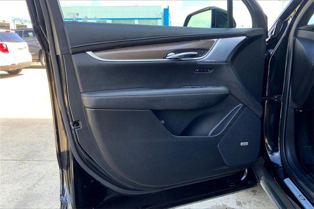 2024 Cadillac XT6 Vehicle Photo in TOPEKA, KS 66609-0000