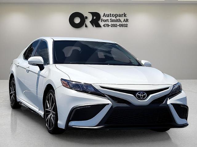 Used 2022 Toyota Camry SE with VIN 4T1G11AK4NU642492 for sale in Fort Smith, AR