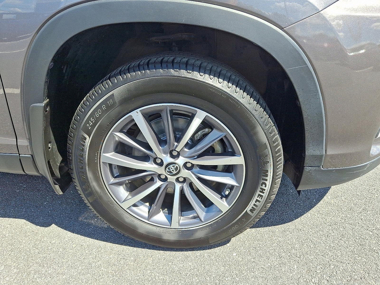 2019 Toyota Highlander Vehicle Photo in Harrisburg, PA 17111