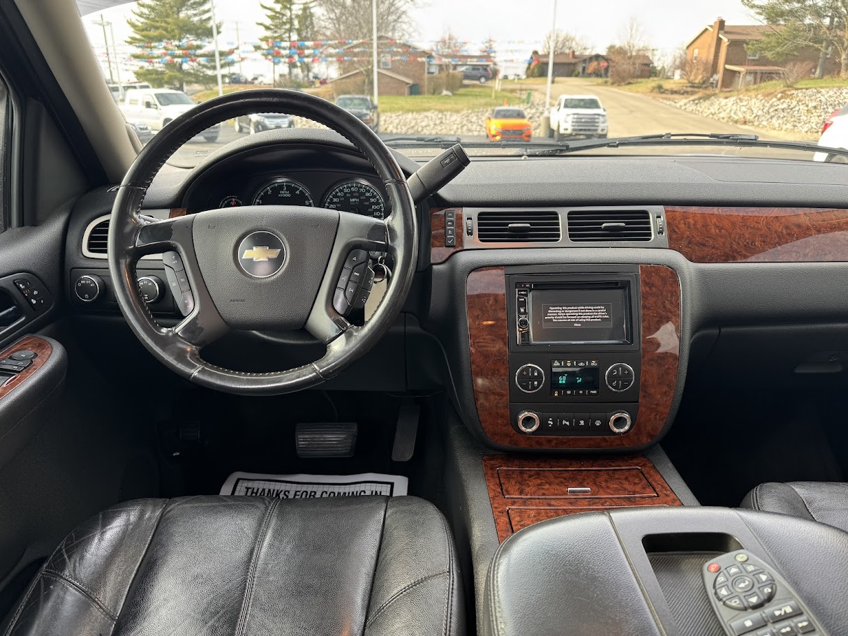 2008 Chevrolet Avalanche Vehicle Photo in BOONVILLE, IN 47601-9633