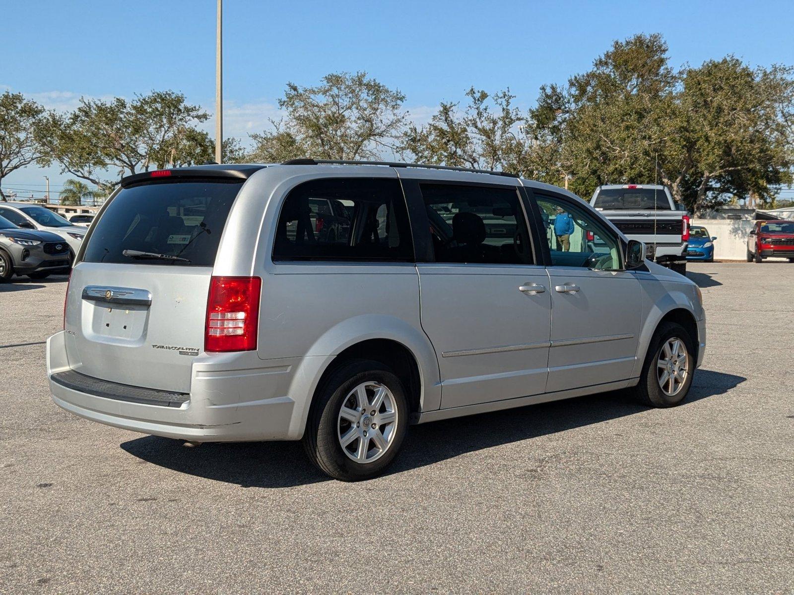 2010 Chrysler Town & Country Vehicle Photo in St. Petersburg, FL 33713