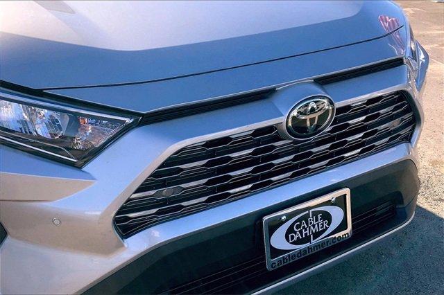 2020 Toyota RAV4 Vehicle Photo in KANSAS CITY, MO 64114-4502