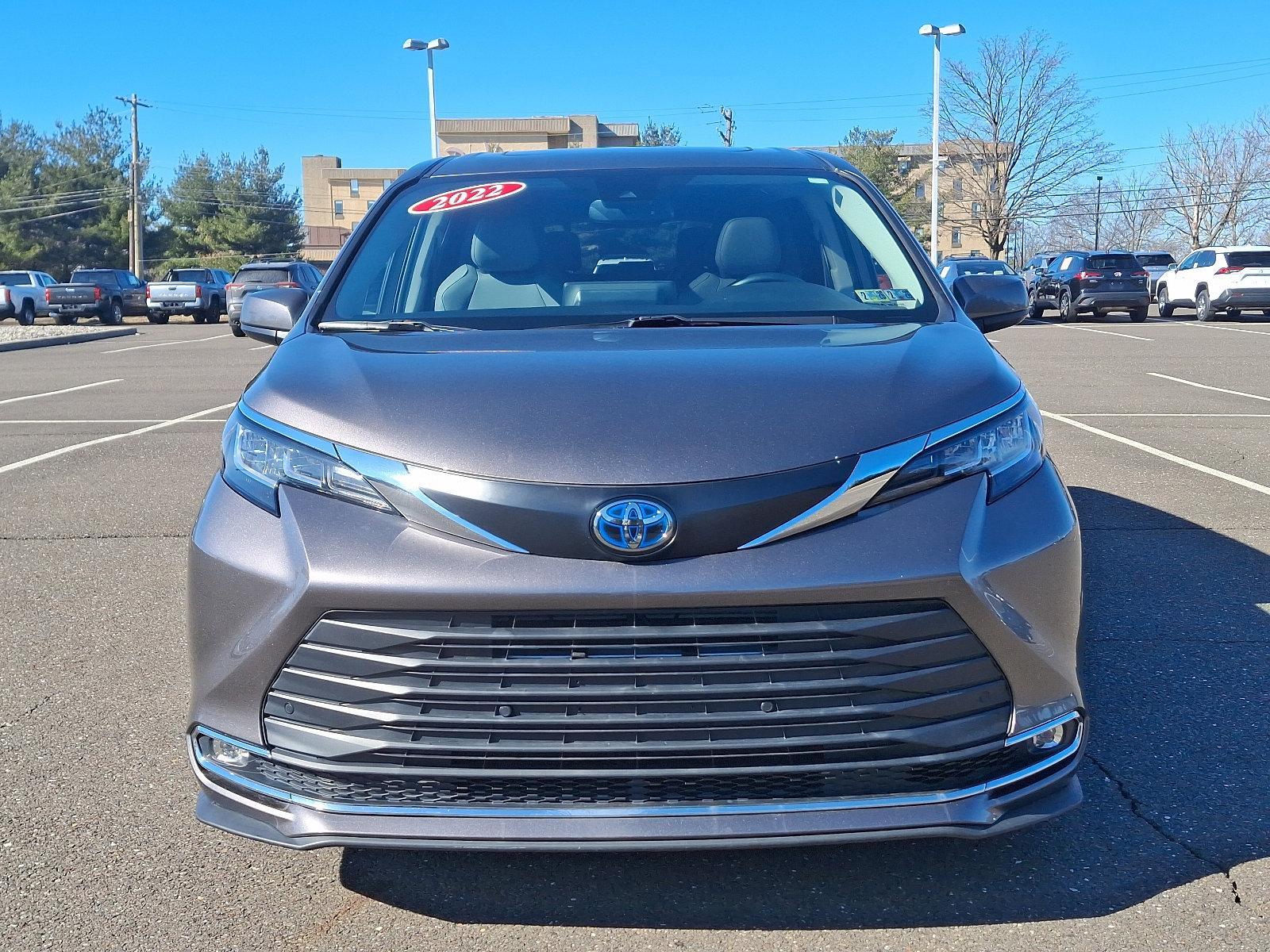 2022 Toyota Sienna Vehicle Photo in Trevose, PA 19053
