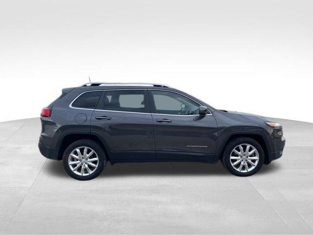 2017 Jeep Cherokee Vehicle Photo in MEDINA, OH 44256-9631