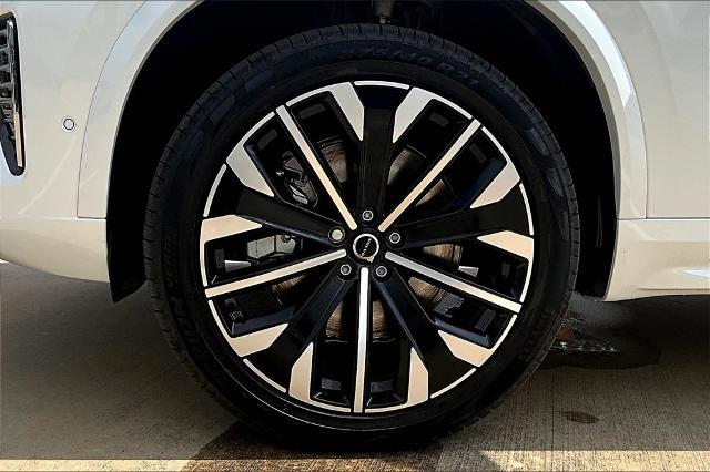2025 Volvo XC90 Plug-In Hybrid Vehicle Photo in Houston, TX 77007