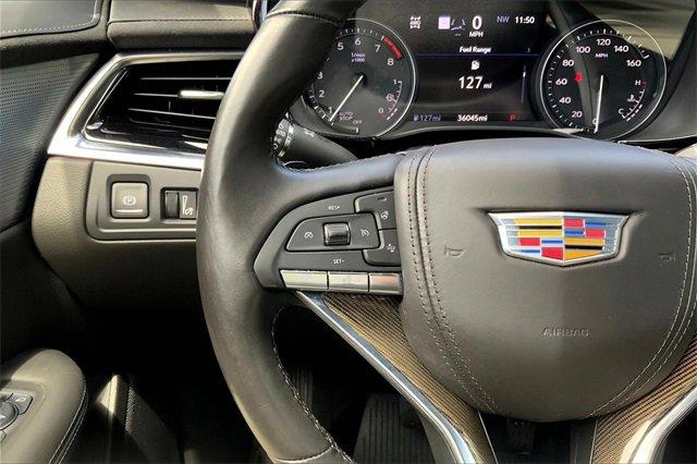 2024 Cadillac XT6 Vehicle Photo in KANSAS CITY, MO 64114-4545