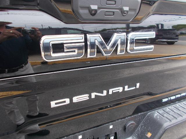 2025 GMC Sierra 2500 HD Vehicle Photo in LOWELL, MA 01852-4336