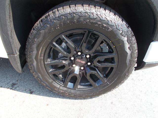 2025 GMC Sierra 1500 Vehicle Photo in LOWELL, MA 01852-4336