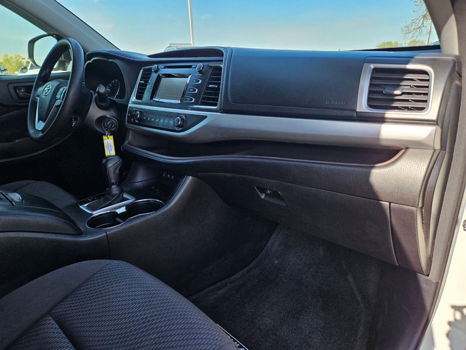 2017 Toyota Highlander Vehicle Photo in Seguin, TX 78155