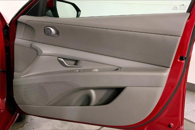 2024 Hyundai ELANTRA Vehicle Photo in Lees Summit, MO 64086