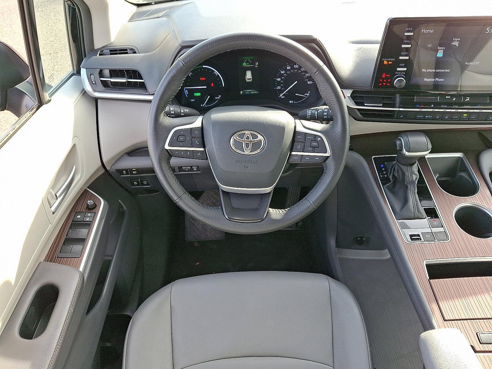 2023 Toyota Sienna Vehicle Photo in Trevose, PA 19053