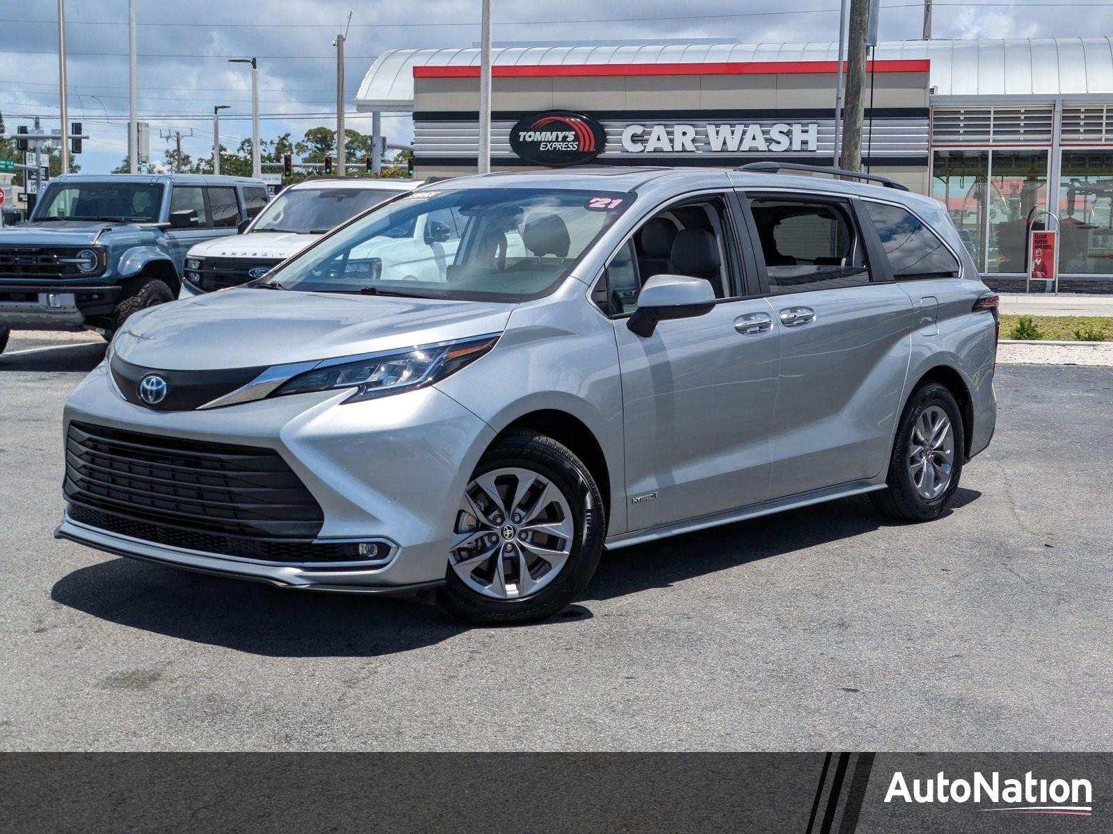 2021 Toyota Sienna Vehicle Photo in Bradenton, FL 34207