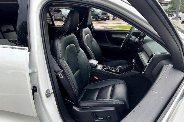 2025 Volvo XC40 Vehicle Photo in Houston, TX 77007