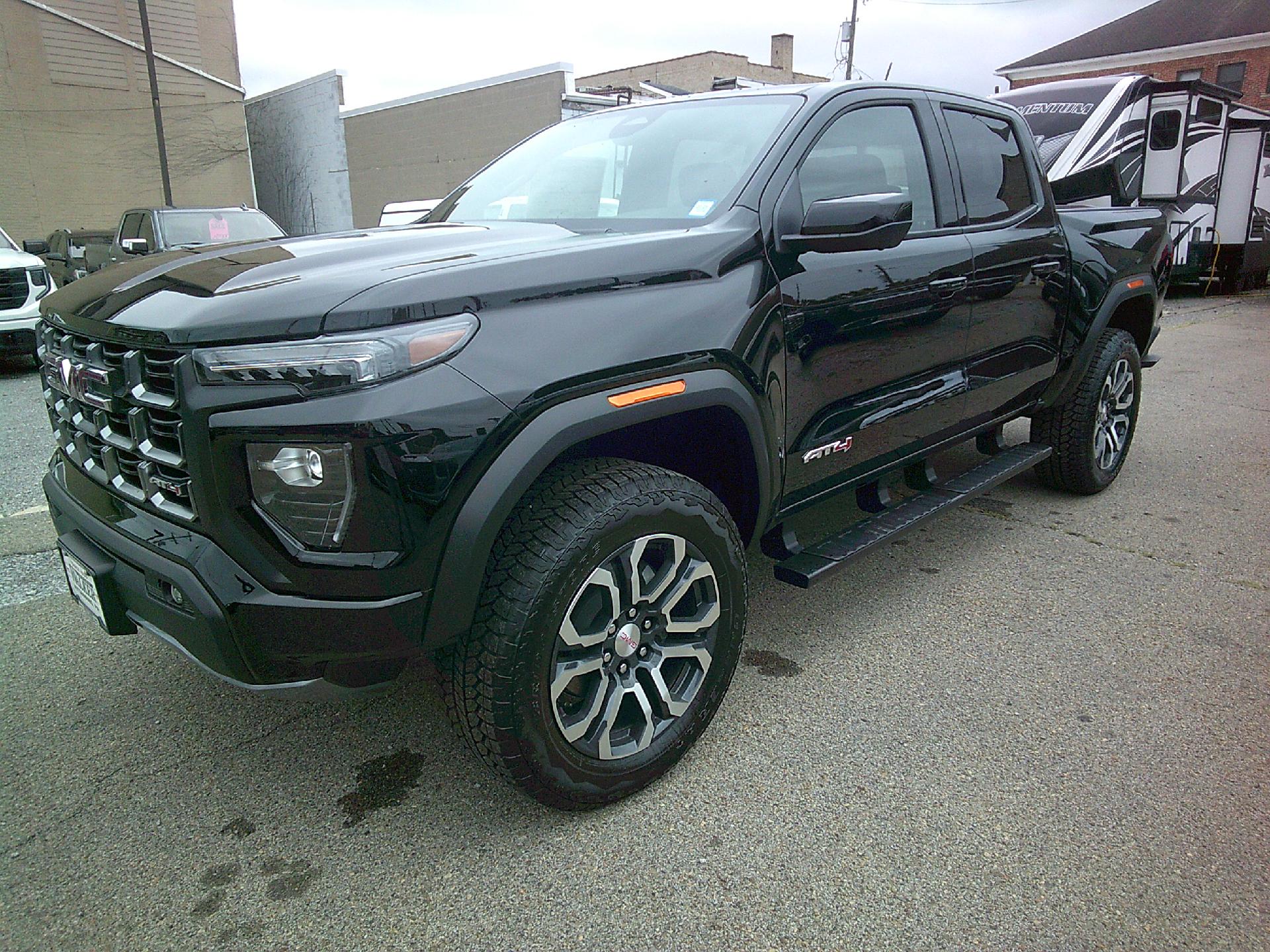 2024 GMC Canyon Vehicle Photo in KITTANNING, PA 16201-1536