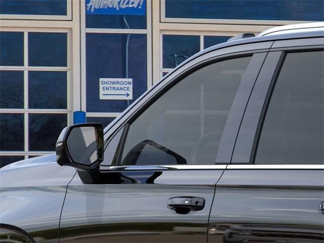 2025 Chevrolet Suburban Vehicle Photo in ENGLEWOOD, CO 80113-6708