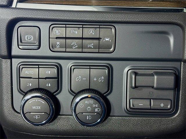 2025 Chevrolet Suburban Vehicle Photo in PUYALLUP, WA 98371-4149
