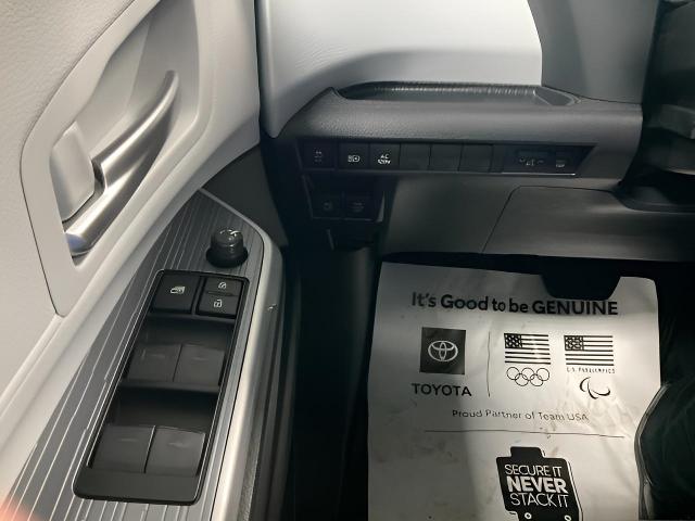 2025 Toyota Sienna Vehicle Photo in Oshkosh, WI 54904